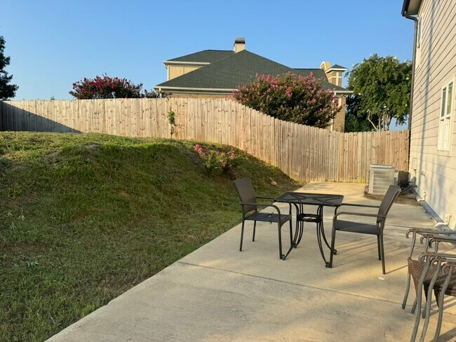 Building Photo - 3 Forest Lake Dr