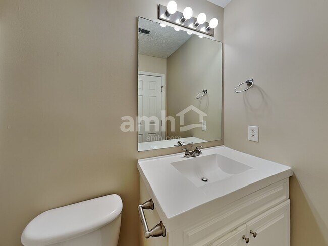 Building Photo - 884 Pin Oak Dr