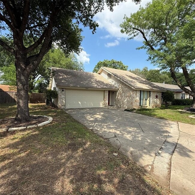 Building Photo - 1500 Wroxton Way