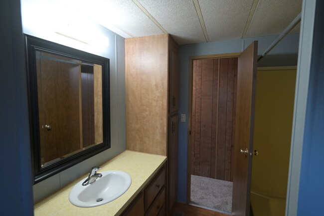 Building Photo - 2 bed 2 bath with large garage in Sequim