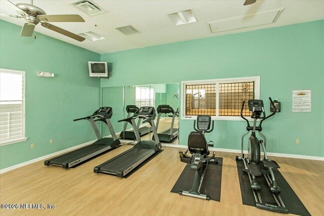 Building Photo - 8201 Green Parrot Rd