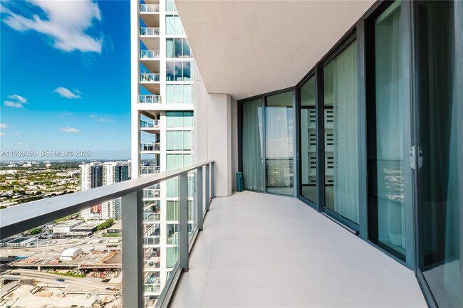 Building Photo - 1000 Biscayne Blvd