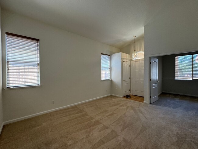 Building Photo - CLEAN AND COZY ONE STORY 3 BED, 2 BATH IN ELK GROVE