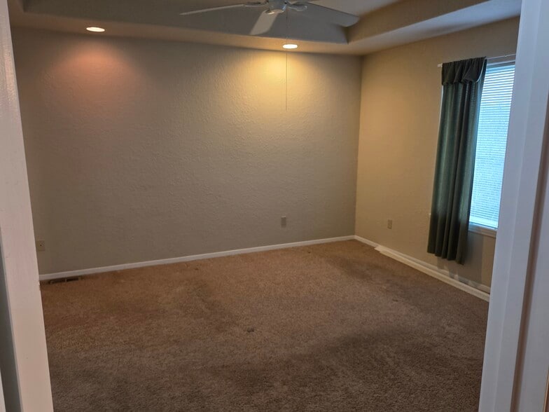 Building Photo - 208 Sunset Ln