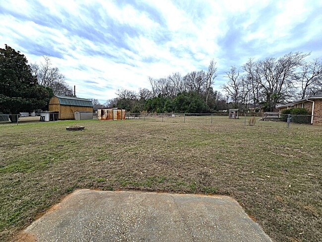 Building Photo - 5945 Lost Creek Dr