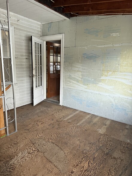 Building Photo - 671 Rimmon St