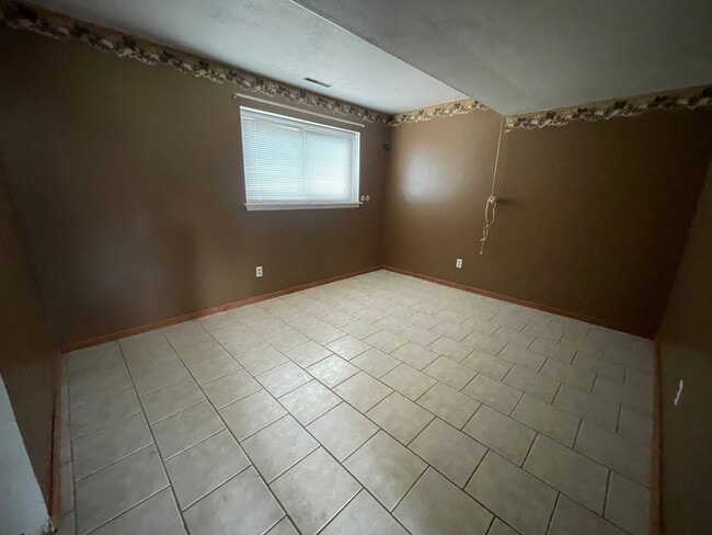 Building Photo - 77 Barrow Dr