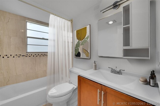 Building Photo - 486 Fanshaw L