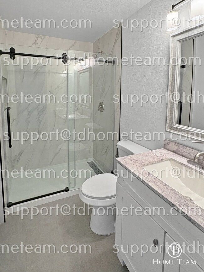 Building Photo - "Charming Tacoma Retreat: Cozy 2-Bed Oasis with 1 Private Car Garage!"