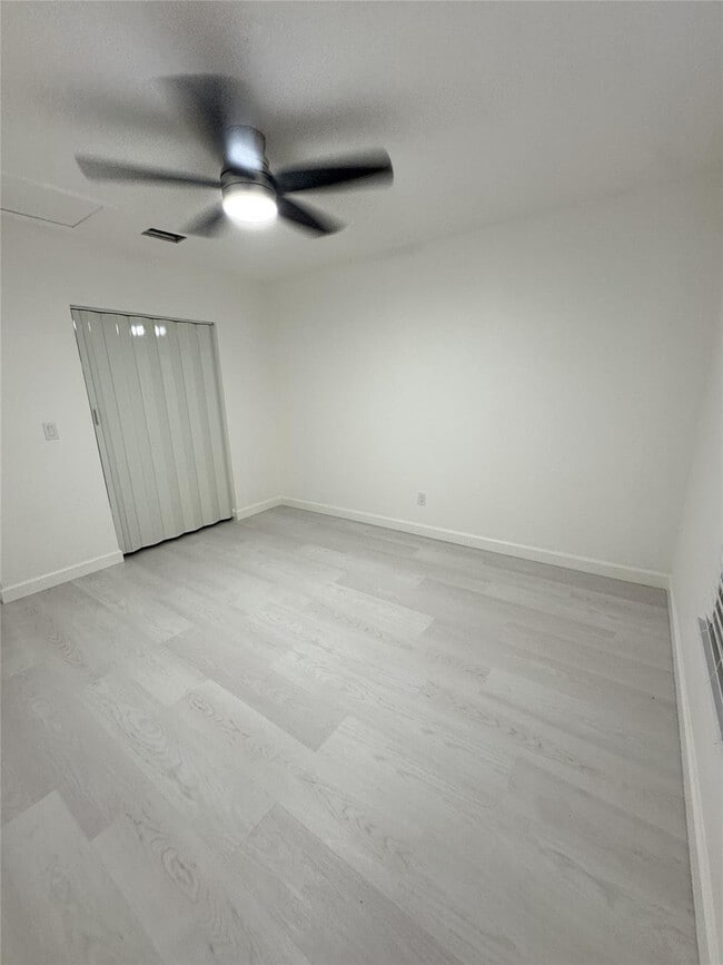 Building Photo - 909 36th St