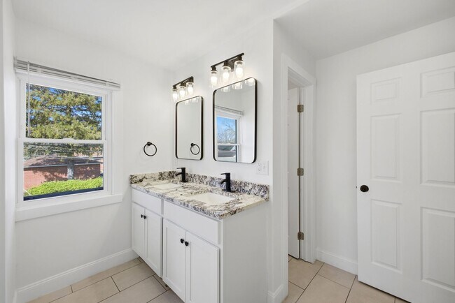 Building Photo - 415-417 S Huron Ave