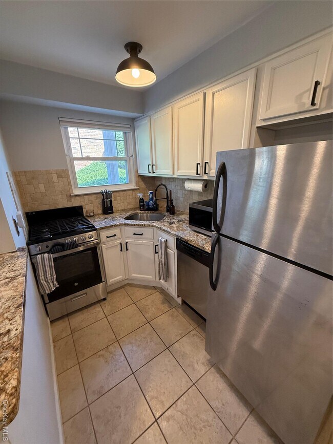 Building Photo - 142 Fair Harbor Dr