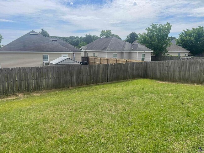 Building Photo - 107 Jaybee Dr
