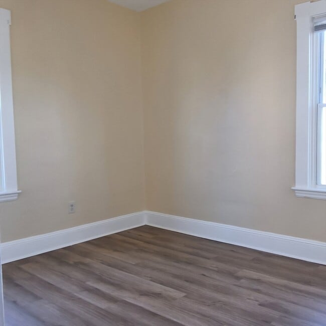 Building Photo - 98 County St