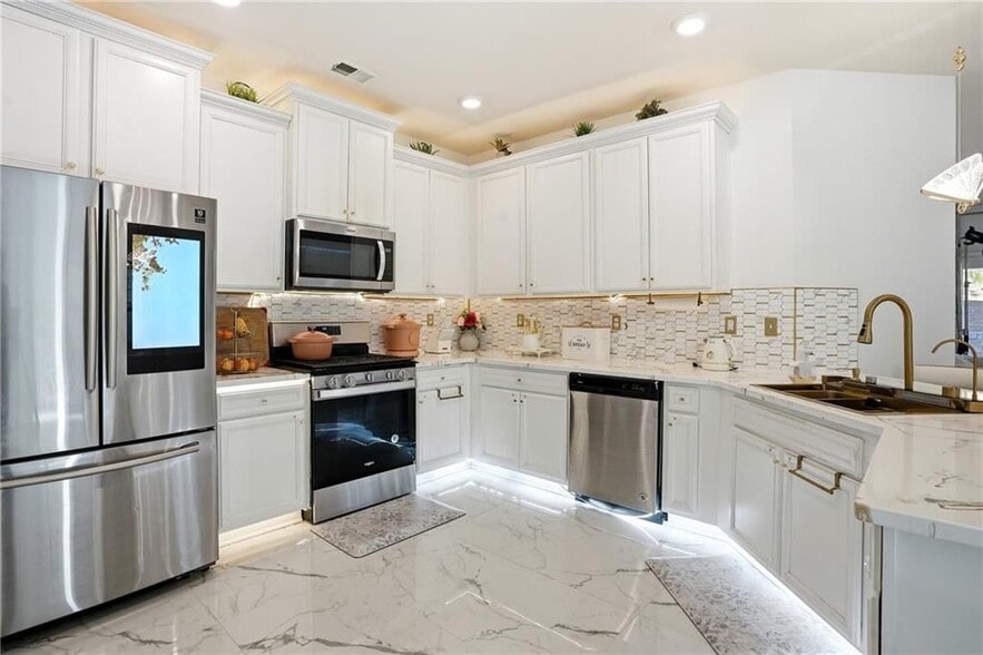 Building Photo - 341 Emporia Loop