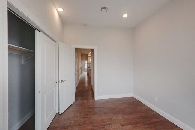 Building Photo - 130 45th St