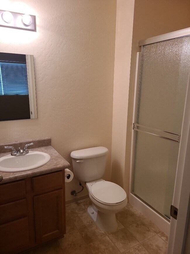 Building Photo - WC7673-7677