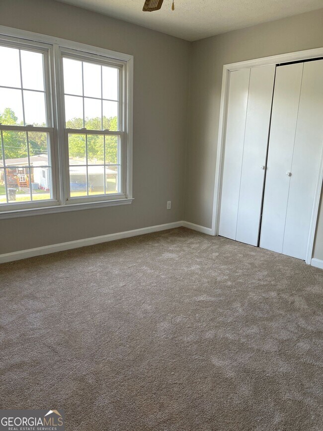 Building Photo - 4503 Scenic Mountain Dr SE