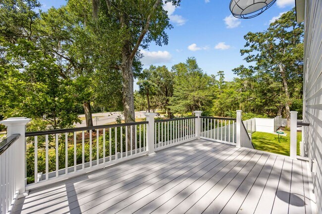 Building Photo - Gorgeous Custom Home Available for Snowbir...