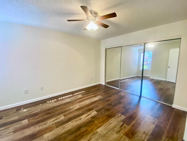 Building Photo - 1055 Crystal Way
