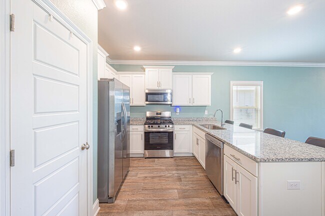 Building Photo - 32667 Revere Dr