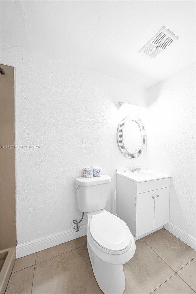 Building Photo - 1044 SW 13th Ct