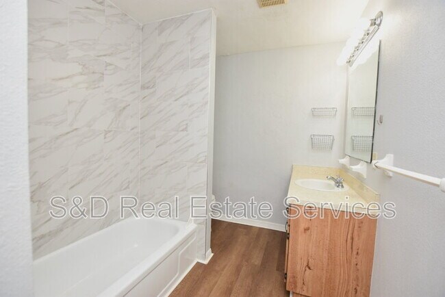 Building Photo - 2251 9th St SE