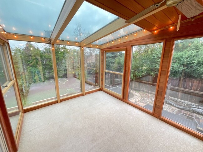 Building Photo - 3 Bedroom Home Available Near Research Pkw...