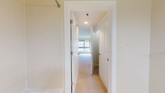 Building Photo - Chinatown 2 Bedroom 2 Bathroom In Amazing Centralized Building-Amenities Galore! Pets Welcomed!