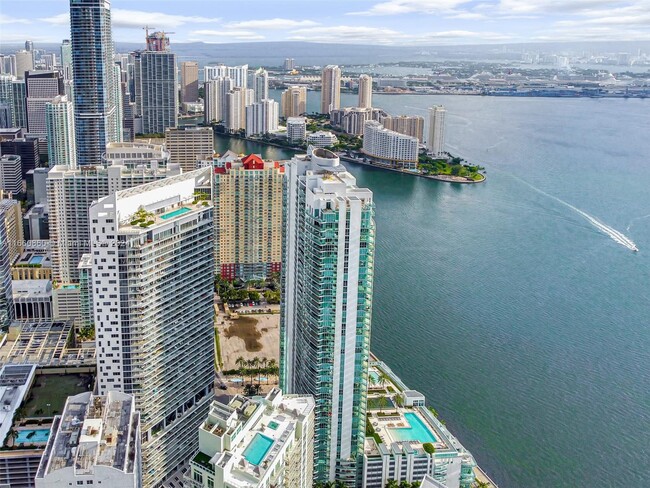 Building Photo - 1300 Brickell Bay Dr