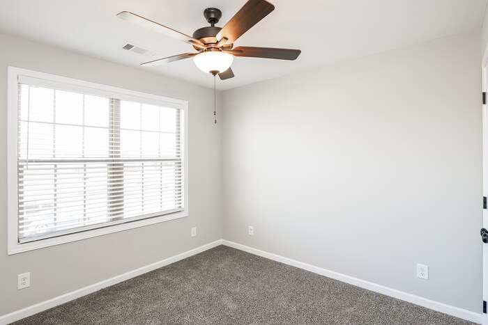 Building Photo - 212 Signature Pl