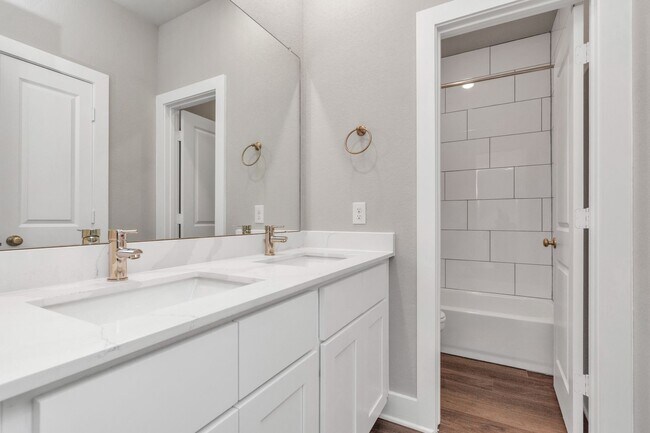Building Photo - The Maple – Spacious Design, Exceptional L...