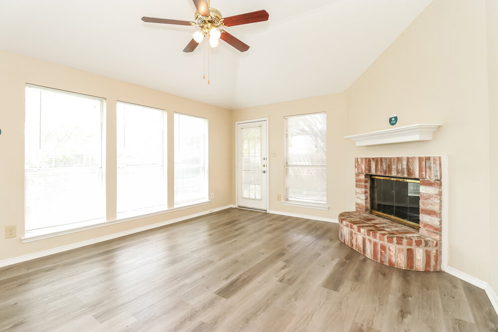 Building Photo - 4001 Periwinkle Dr