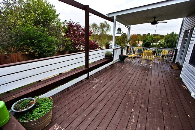 Building Photo - 2627 Holly Rock Dr