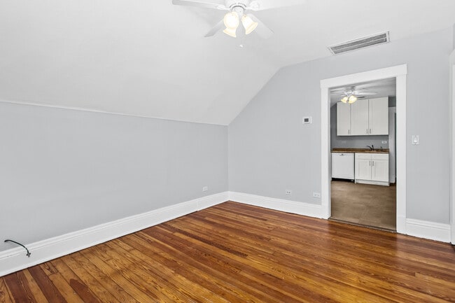 Building Photo - 1116 Darrow Ave