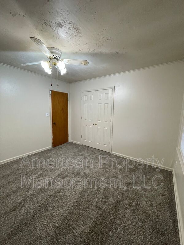 Building Photo - 2505 S Quebec Ave