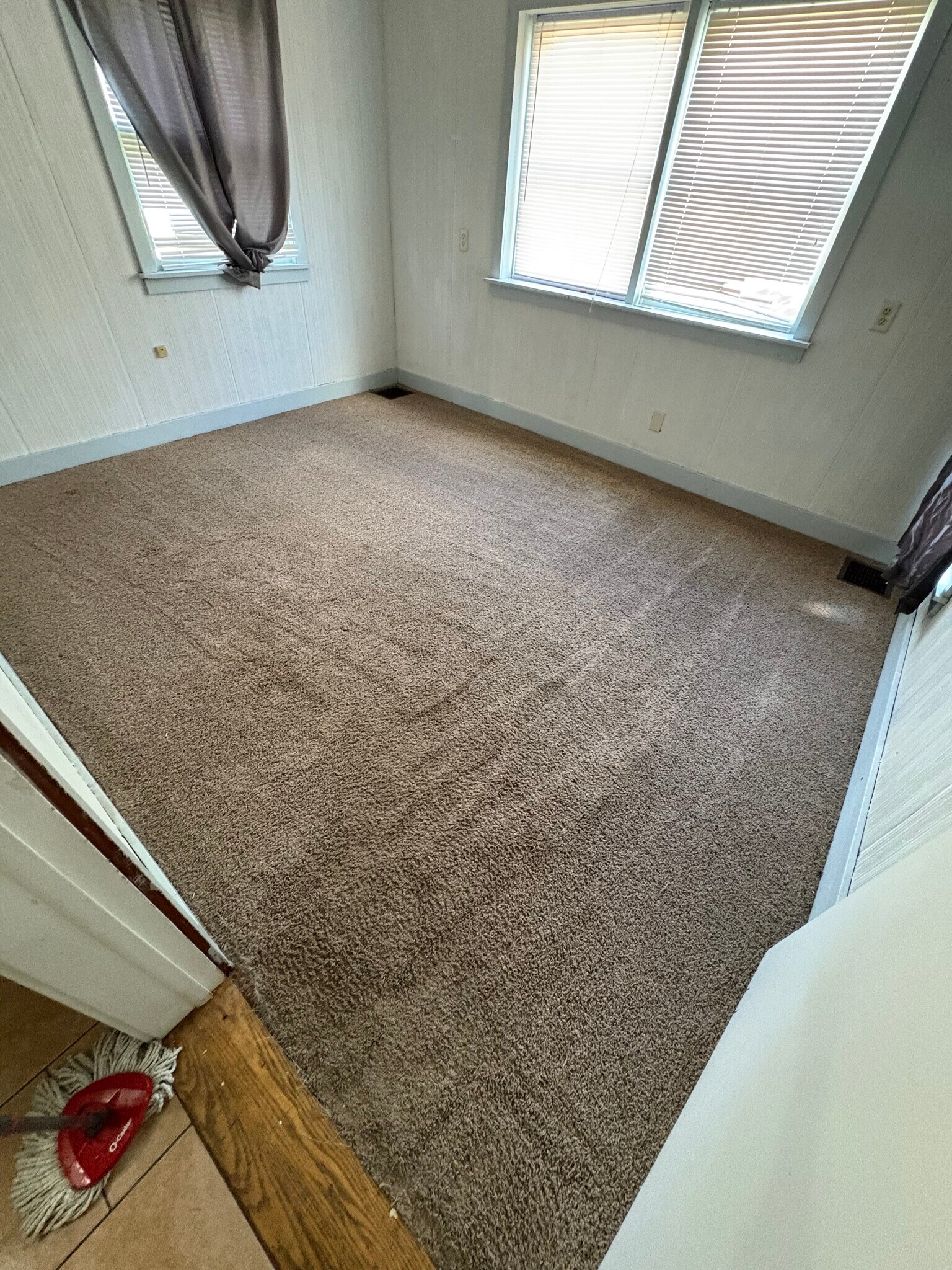 Building Photo - 300 S Washington St