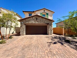 Building Photo - NEWLY UPGRADED 3 BED 2.5 BATH 2 CAR GARAGE...