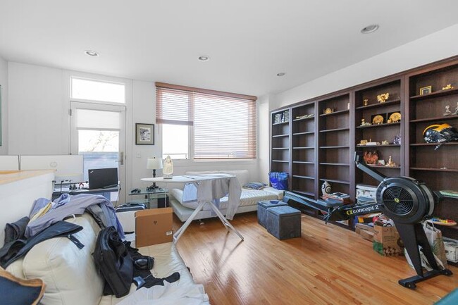 Building Photo - 2854 N Riverwalk Dr