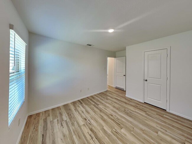 Building Photo - 22255 Stoney Ravine Dr