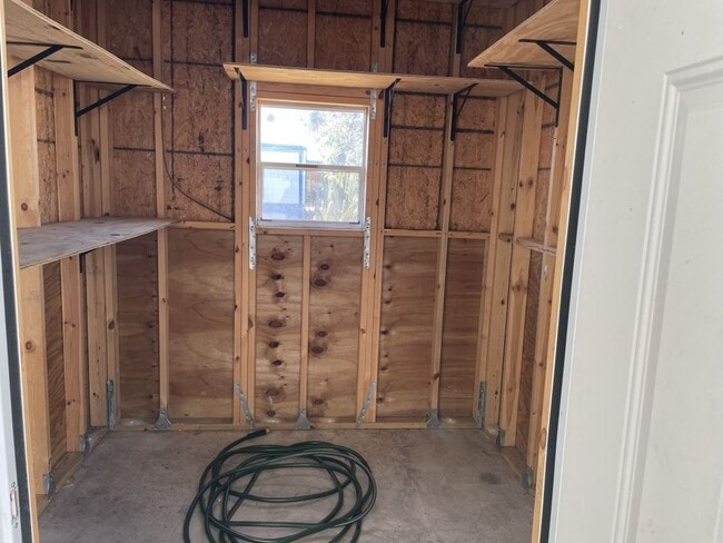 Building Photo - 5631 Pinecrest Dr