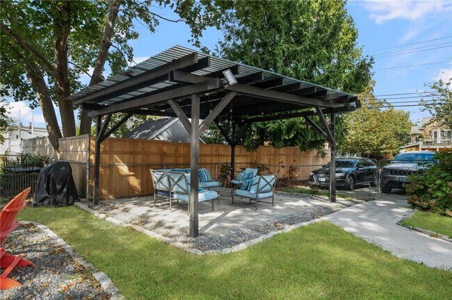 Building Photo - 183 Wood St