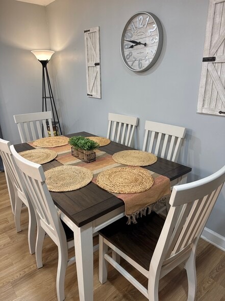 Enjoy home-cooked meals at the cozy dining nook — ideal for dinner nights or getting work done - 1117 Henrietta Dr