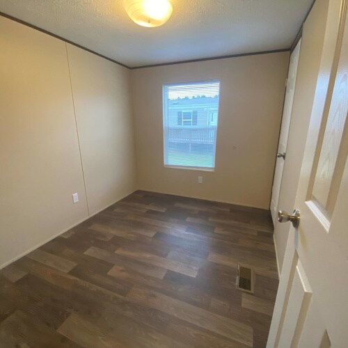 Building Photo - 115 English Ln