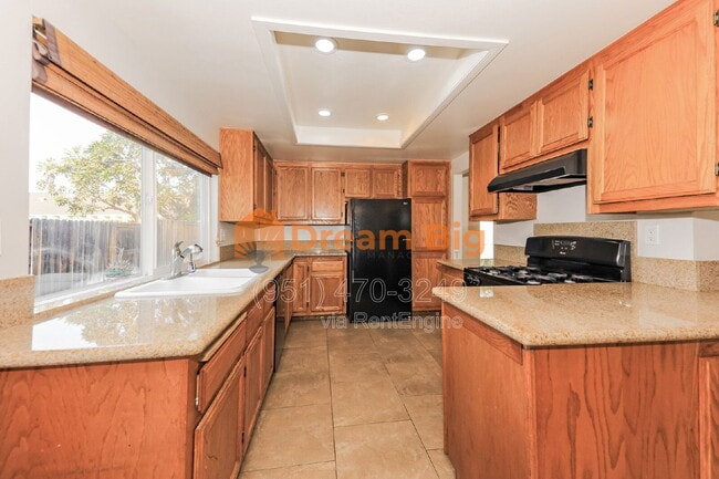 Building Photo - 2877 Sandberg St