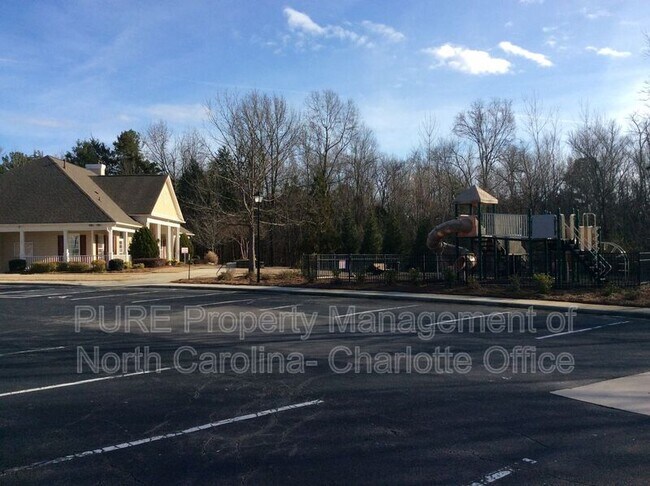 Building Photo - 7713 Noland Woods Dr