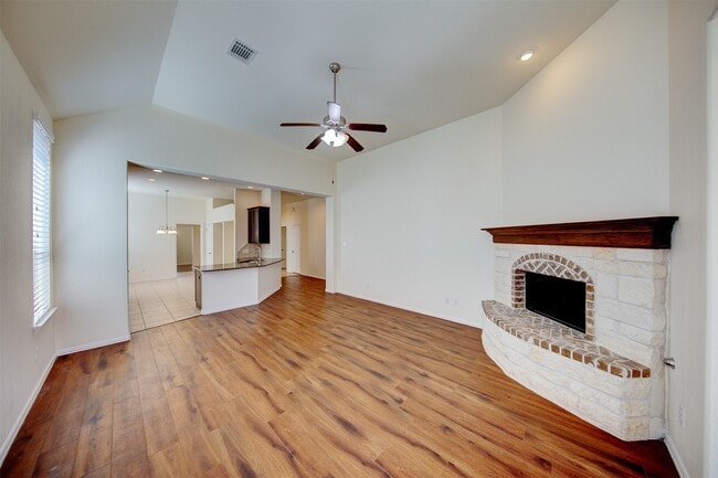 Building Photo - 606 Dunlavy Ln