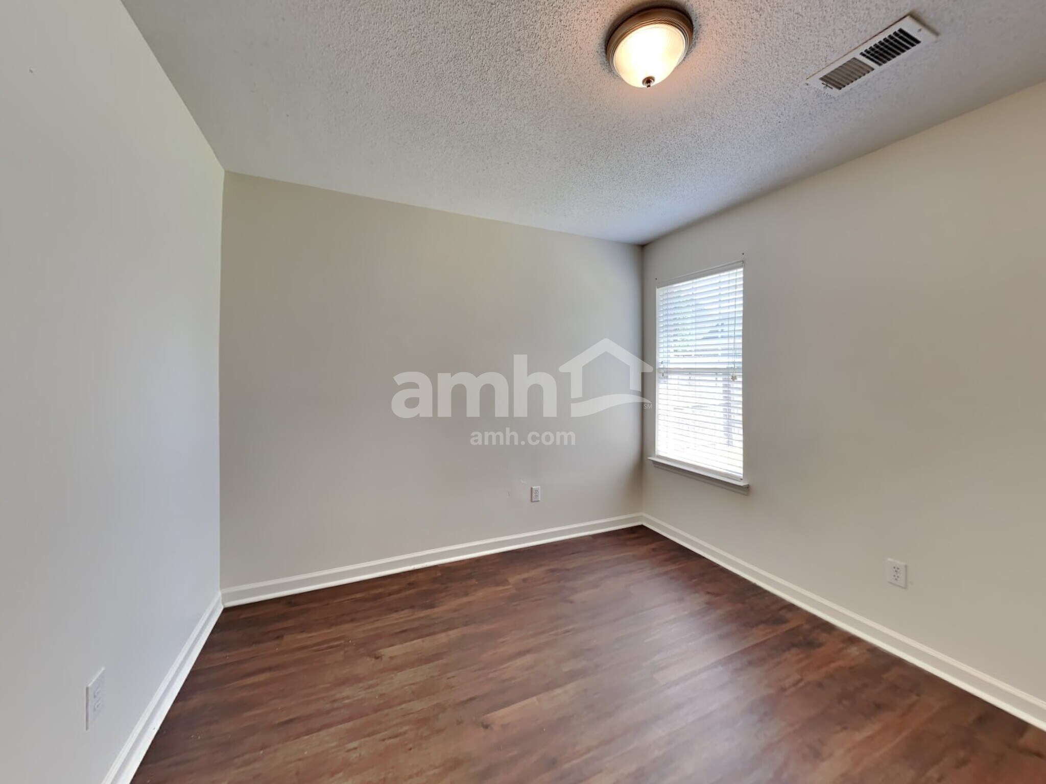 Building Photo - 4453 Graham Lake Dr