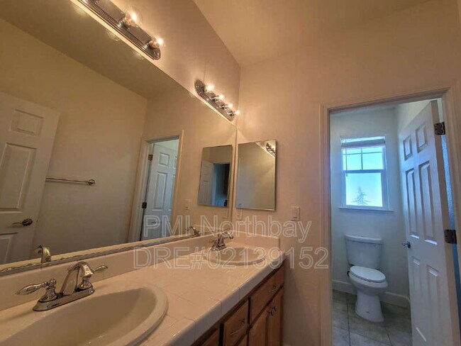 Building Photo - 481 Lexington Dr