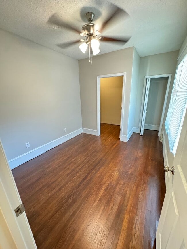 Building Photo - Nice 3 bedroom 1 bathroom House